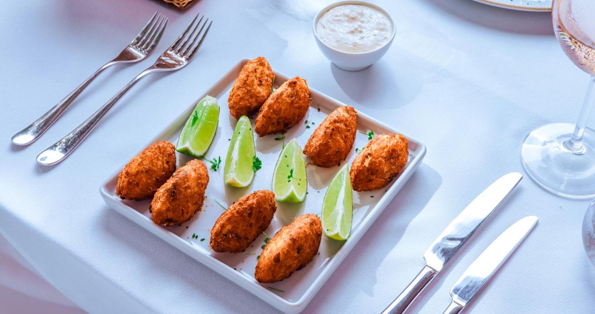 Dpny Beach Hotel & Spa Ilhabela Exterior photo Crab cakes
